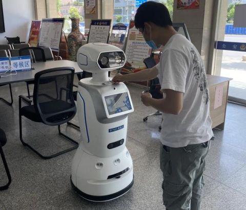 河北省邯郸市户政系统首台智能警务自助服务机器人正式上岗(组图)