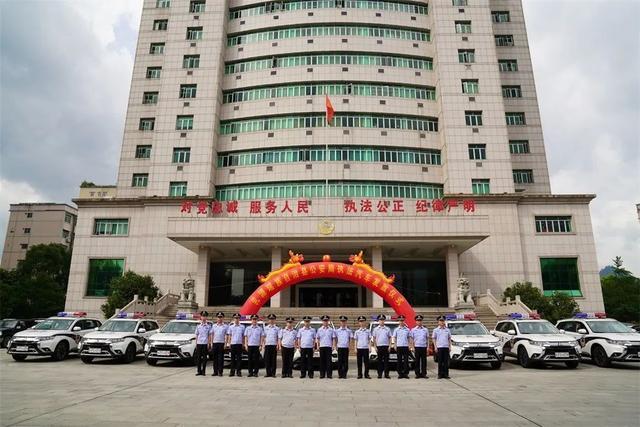 6月5日,广东韶关乳源县公安局举行执法执勤车辆发放仪式,将9辆新购买