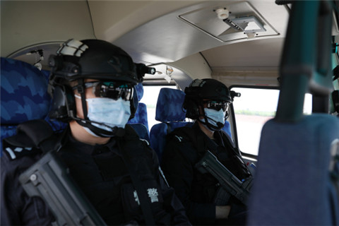 黑龙江冰城两架新型警用直升机首航，五大“神器”显威场面太震撼！(组图)