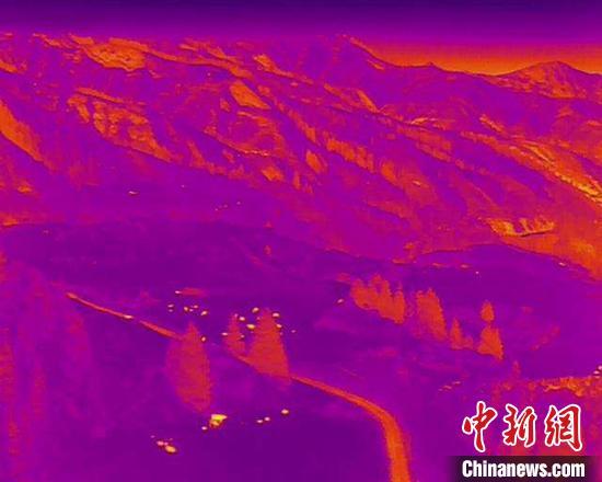 新疆消防天山腹地救援演练 首次使用无人机热成像进行搜救(组图)