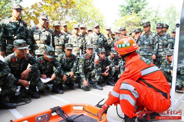 武警部队兵种专业协作区训练在驻豫某部举行(组图)