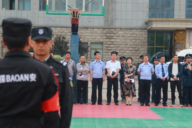 警民携手保平安——青海首个义警巡逻队成立(组图)