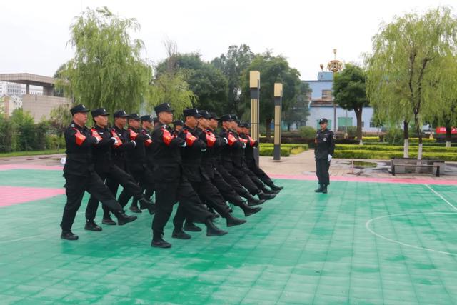 警民携手保平安——青海首个义警巡逻队成立(组图)
