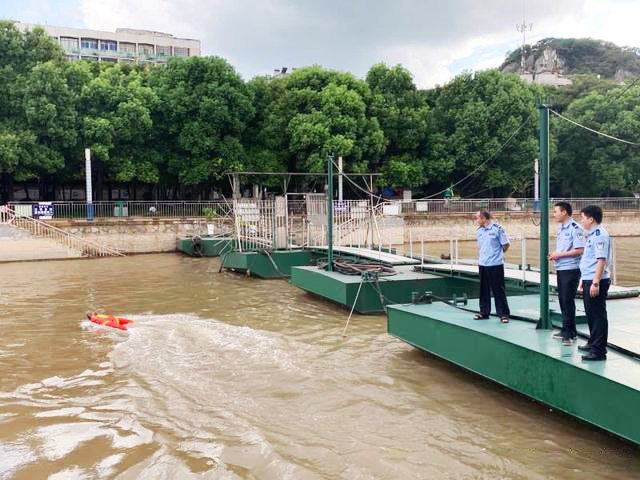 水上救援机器人出道，成为长江水域“救星”(组图)