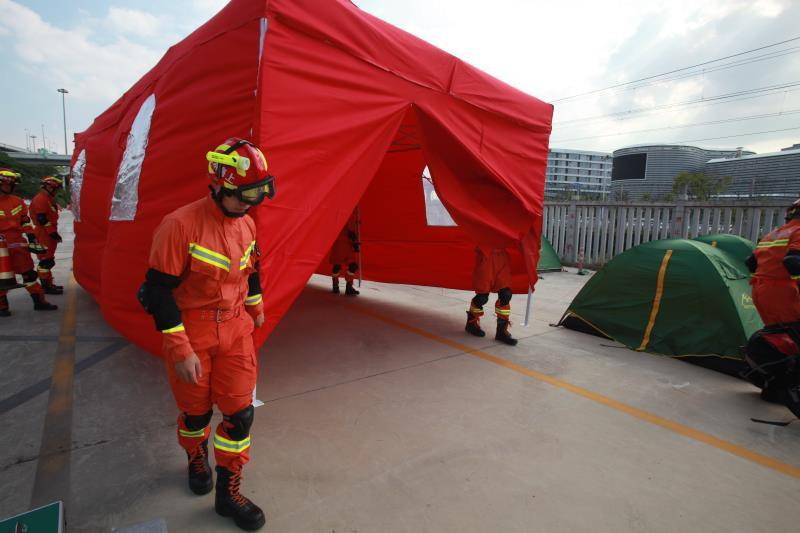 上海消防救援总队开展地震救援专业队实战拉动演练 (组图)