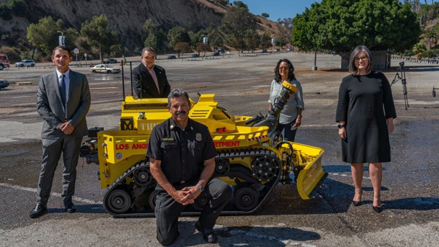 洛杉矶启用了美国第一辆机器人消防车(图)