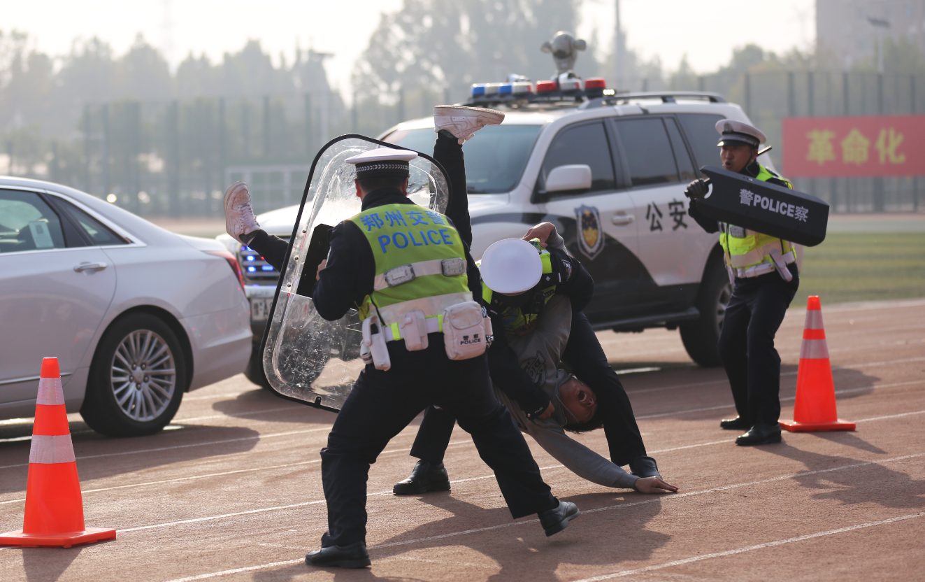 痛心！江苏一民警接处警过程中不幸遭遇车祸牺牲，年仅23岁_卢宇恒