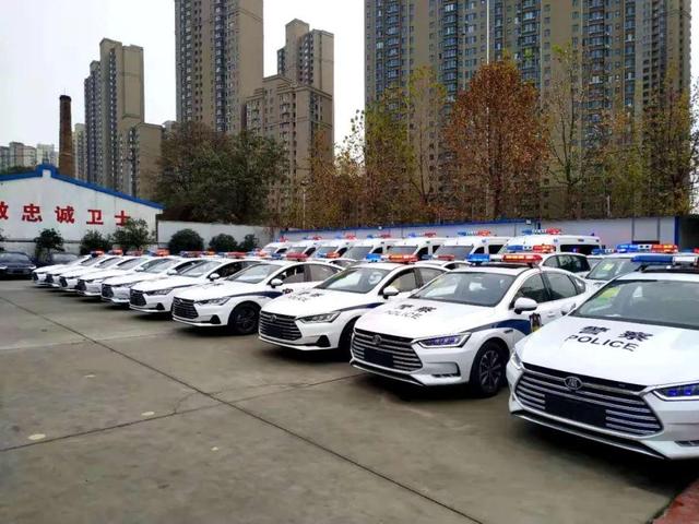 陕西省西安市公安雁塔分局举行新警车发放仪式，全力护航平安保民生(组图)