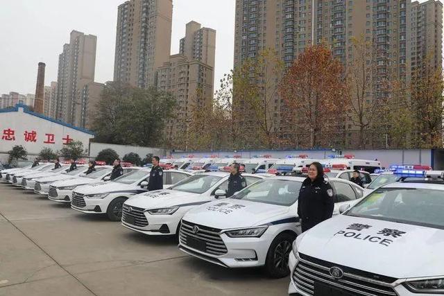 陕西省西安市公安雁塔分局举行新警车发放仪式，全力护航平安保民生(组图)