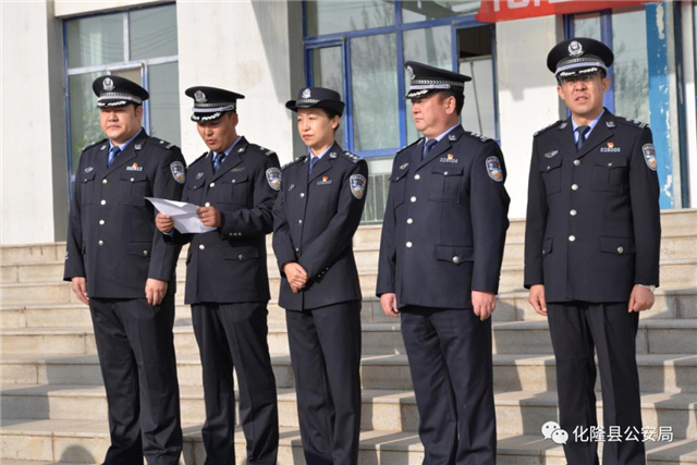 青海省海东市化隆县公安局举行警用车辆配发仪式(组图)