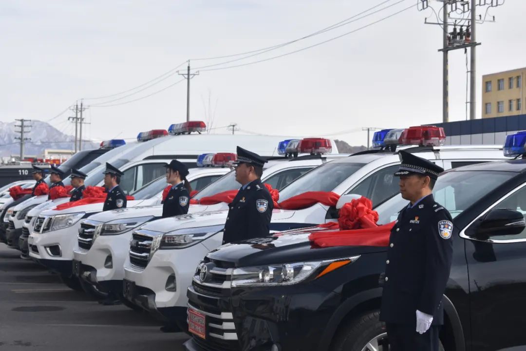 青海都兰县公安局举行警用车辆配发仪式(组图)