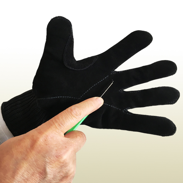强大防割能力的手套为一线警员提供更好的防护(组图)