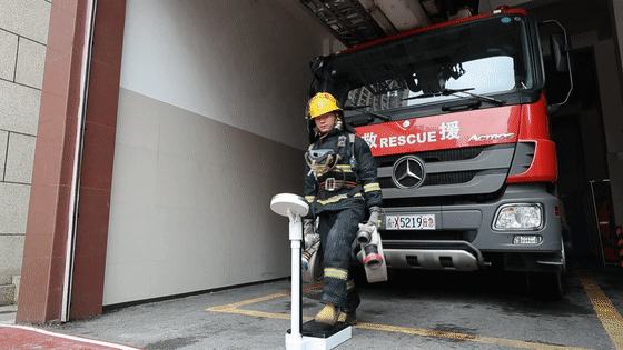 惊呆了！消防员一般灭火战斗装备有多重？(组图)