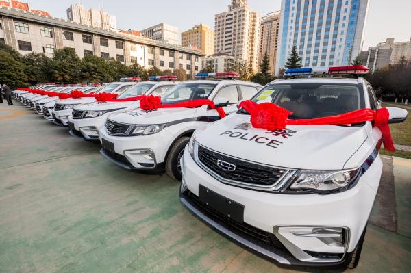 陕西省公安厅向基层派出所配发400辆警车(组图)