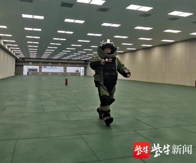 看，江苏南京“拆弹部队”排爆特警的趣味练兵！(组图)
