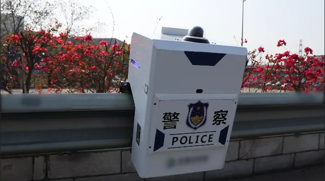 春节出门注意！广东佛山“巡逻机器人”出动，实时抓拍交通违法行为！(组图)