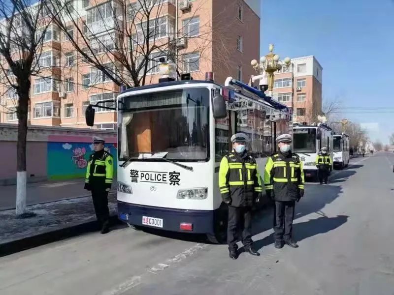 吉林省双辽市公安局3台移动警务车“上岗”了(图)