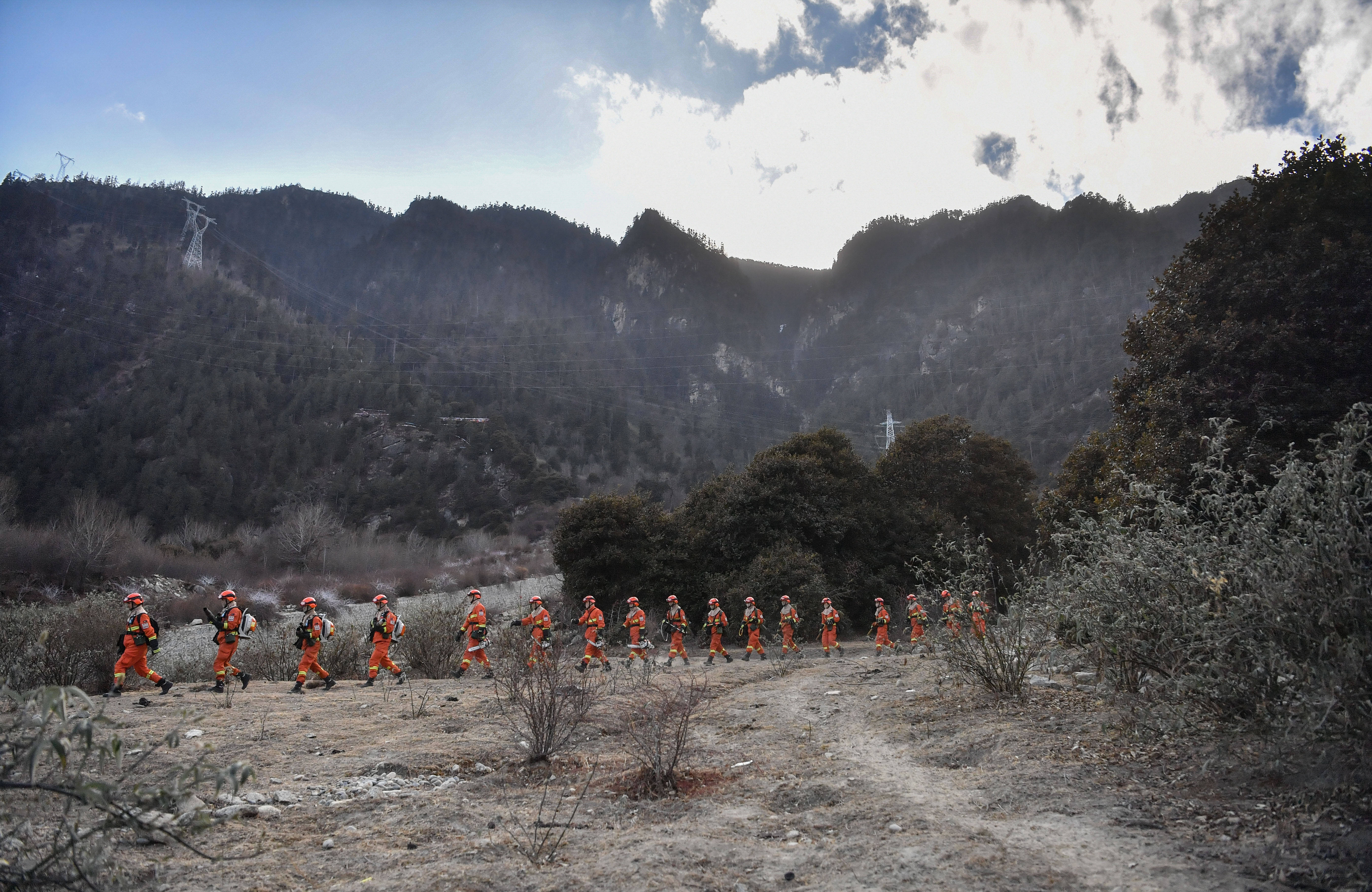 西藏：森林消防演练(组图)