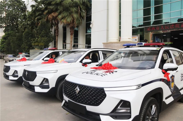 广西靖西市法院举行新警用车辆授车仪式(组图)