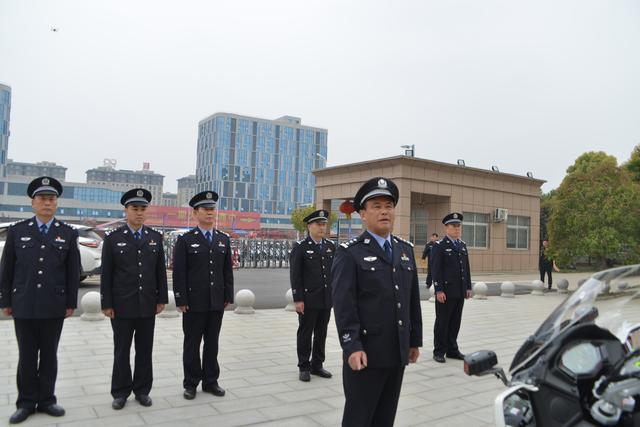 河南省汝南县公安局举行警用摩托车发放仪式(组图)