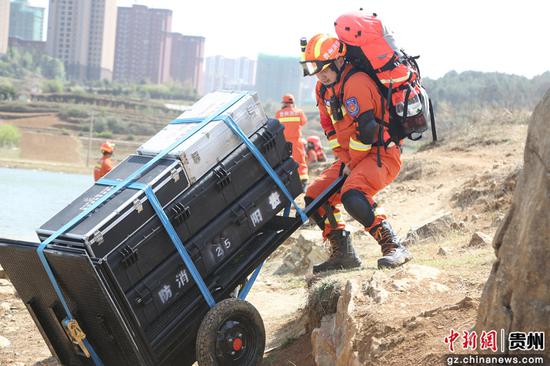 练而为战！贵州消防举行大规模跨区域地震救援实战拉动演练(组图)
