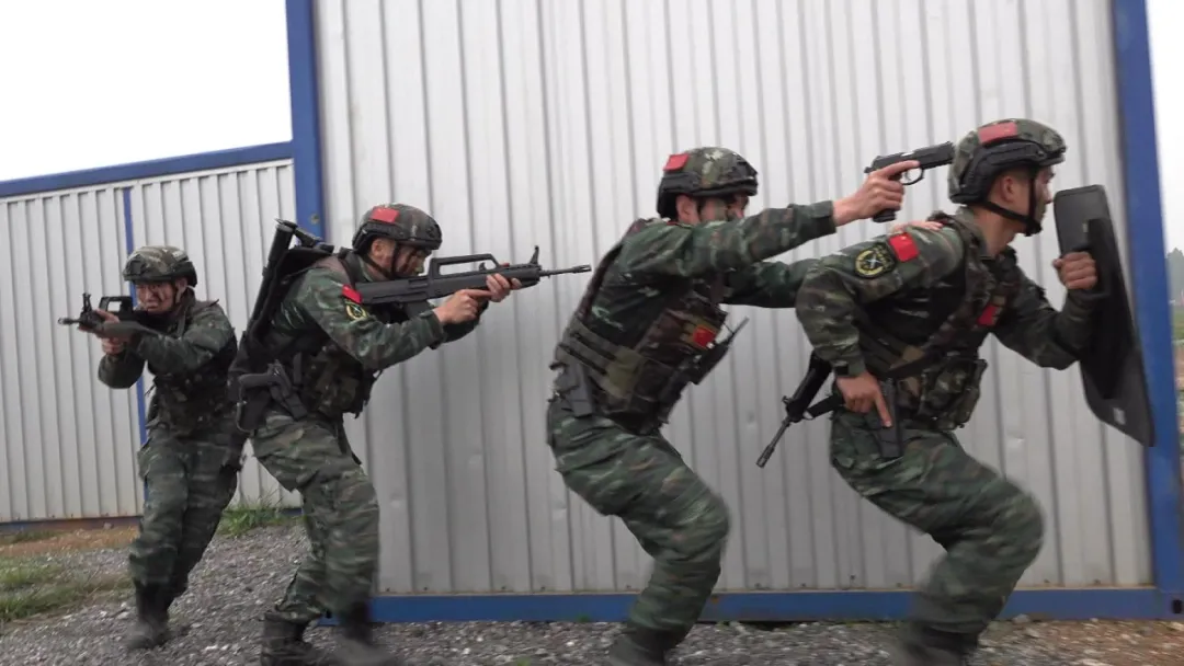 武警特战队员多地展开反恐处突专业训练(附视频)