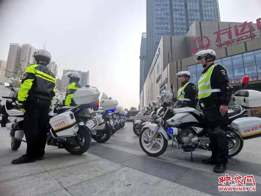 提高应急处突能力 河南郑州警方摩托车骑巡队首次亮相(组图)