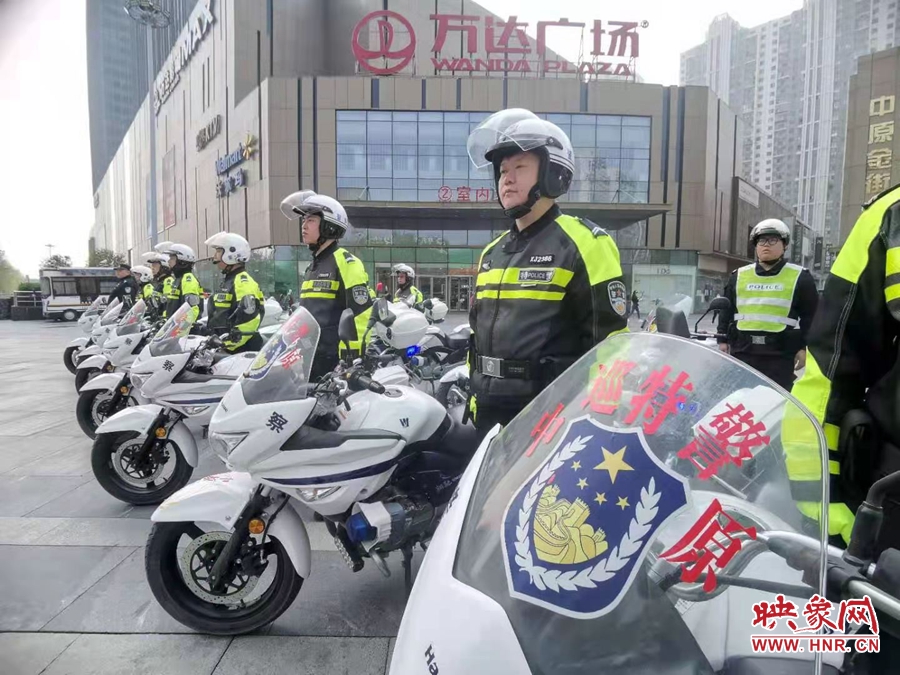 提高应急处突能力 河南郑州警方摩托车骑巡队首次亮相(组图)