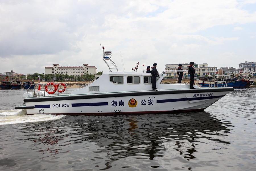 3艘高速摩托艇入列海南海岸警察 助力海岸线执勤执法(组图)