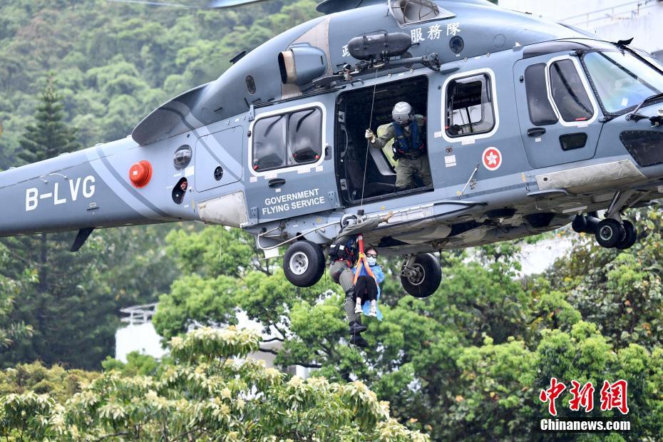 香港警察首次以中式步操亮相 反恐演习超级燃(组图)