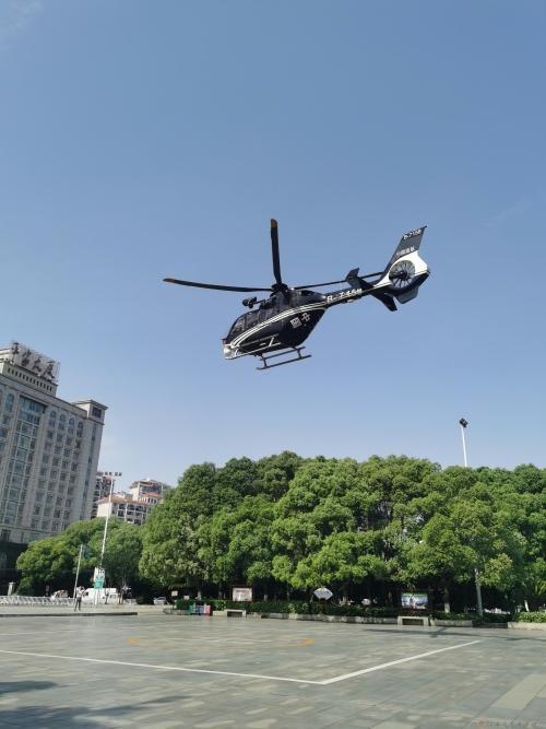 江西省首次派出应急救援直升机巡查高速公路交通情况(组图)