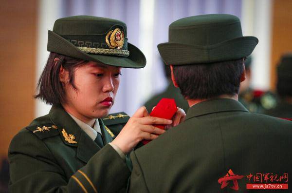 女兵授衔！武警甘肃总队举行2021年度春季新兵授衔仪式(组图)