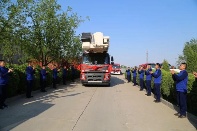 巨型登高消防车入队！为山西忻州消防事业建设注入了新活力(组图)