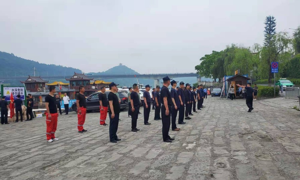 四川省广元市级水上应急救援队伍圆满完成水上救援联合训练(组图)