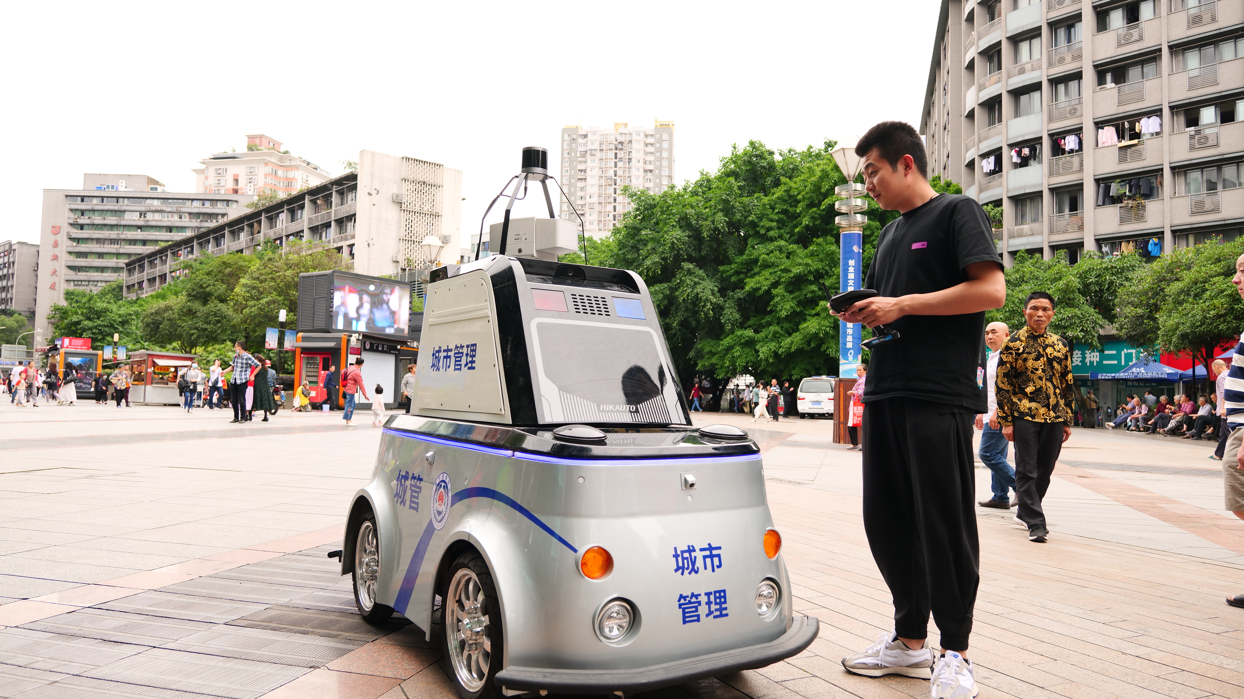 重庆：无人巡逻车 将成为城市管理好帮手(组图)