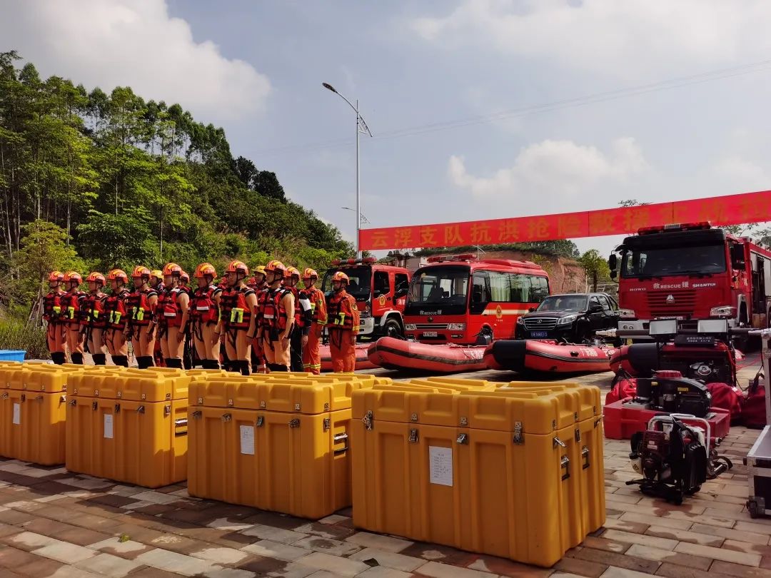 广东省云浮市消防救援支队开展抗洪抢险实战拉动