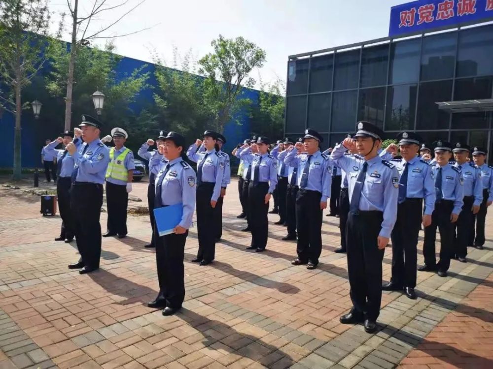 湖北省鄂州市公安局临空经济区分局正式挂牌成立(组图)