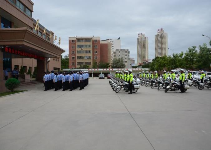 甘肃省酒泉市公安局肃州分局举行警用摩托车发放仪式(组图)