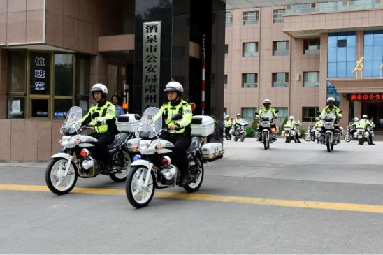 甘肃省酒泉市公安局肃州分局举行警用摩托车发放仪式(组图)