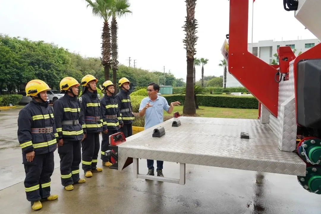 给力！90米登高平台消防车正式入驻广西北海！(组图)