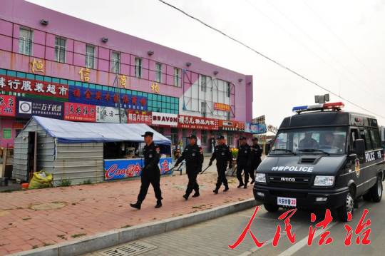 黑龙江警方组织警力 开展武装巡逻工作(图)