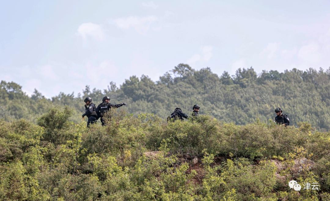 天津特警山地實戰大練兵(組圖)