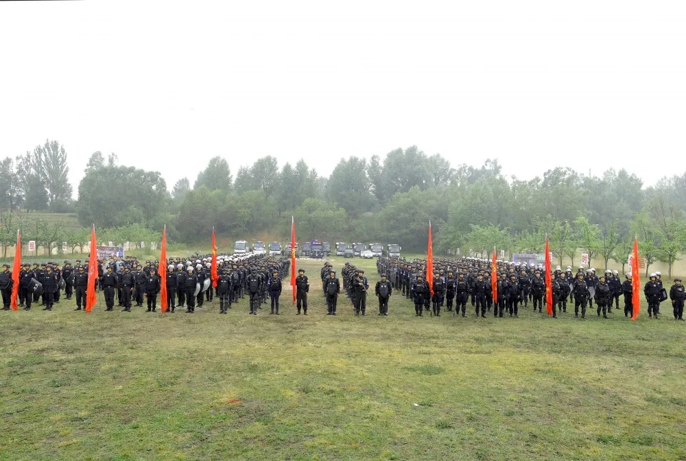 開展全警實戰大練兵應急處突拉動演練暨特巡警紅藍對抗實戰演練組圖