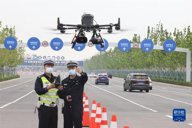 北京交警启用无人机参与交通执勤(组图)
