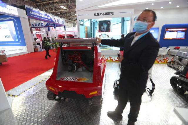 中国国际消防展今开幕，同时承载100人“天梯”消防车亮相！(组图)