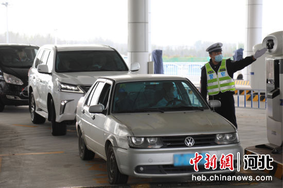 河北保定涿州高速交警科技创新打造智慧安检(图)