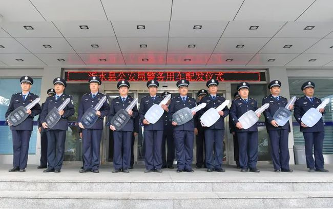 山东省临沂市沂水公安举行警务用车配发仪式(组图)