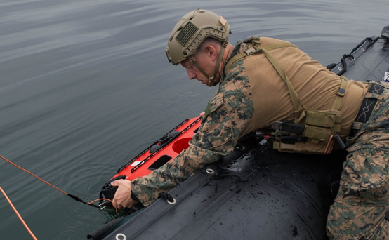 美海军陆战队部署新型水下排爆机器人 为排爆队员提供“水下之眼”(组图)