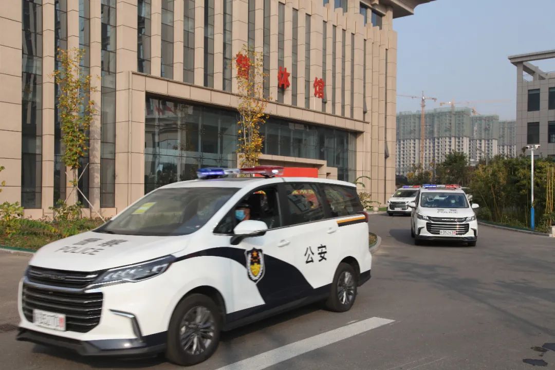 如虎添翼！河北邯郸武安公安新警车投入使用，为人民保驾护航(组图)