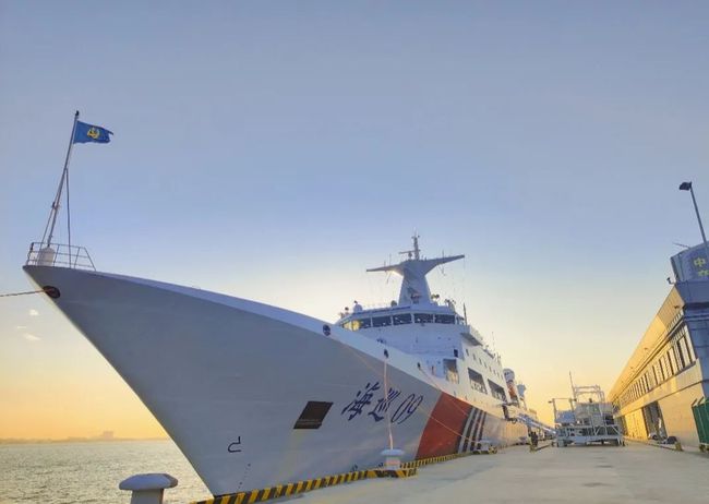 广西海事局新进人员登“海巡09”轮开展巡航执法实务学习